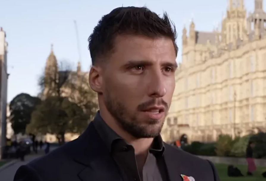 Bek Manchester City Kirim Pesan untuk Ruben Amorim