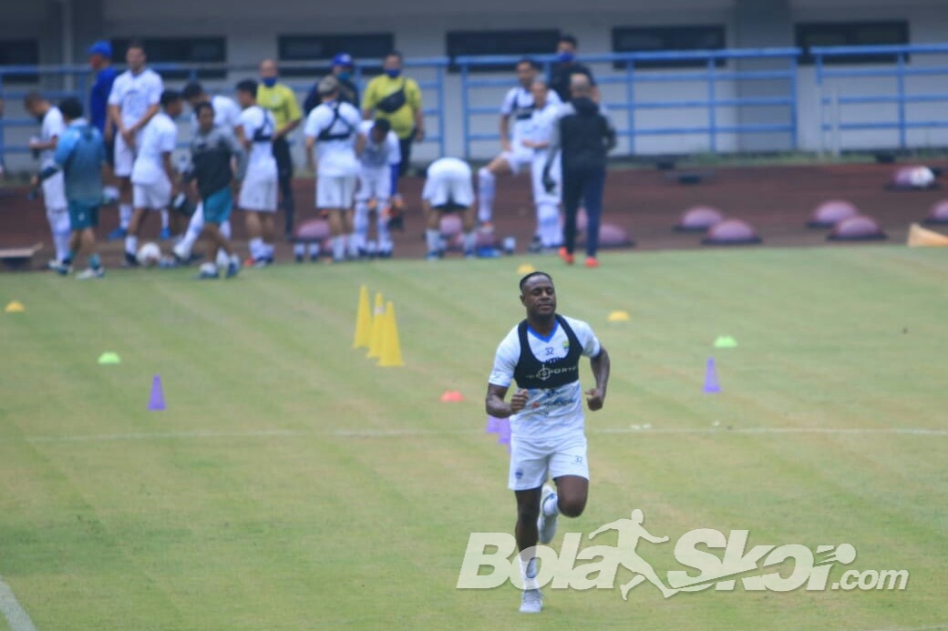 Victor Igbonefo Berharap Bobotoh Tetap Dukung Persib di Tengah Pandemi Virus Corona