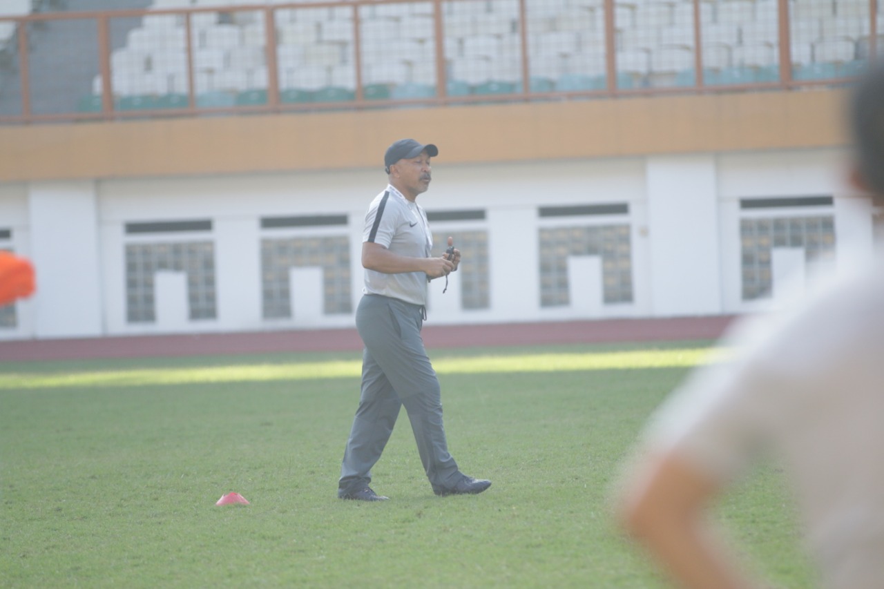 Fakhri Husaini Bertekad Membawa Kembali Trofi Piala AFF U-18 ke Indonesia