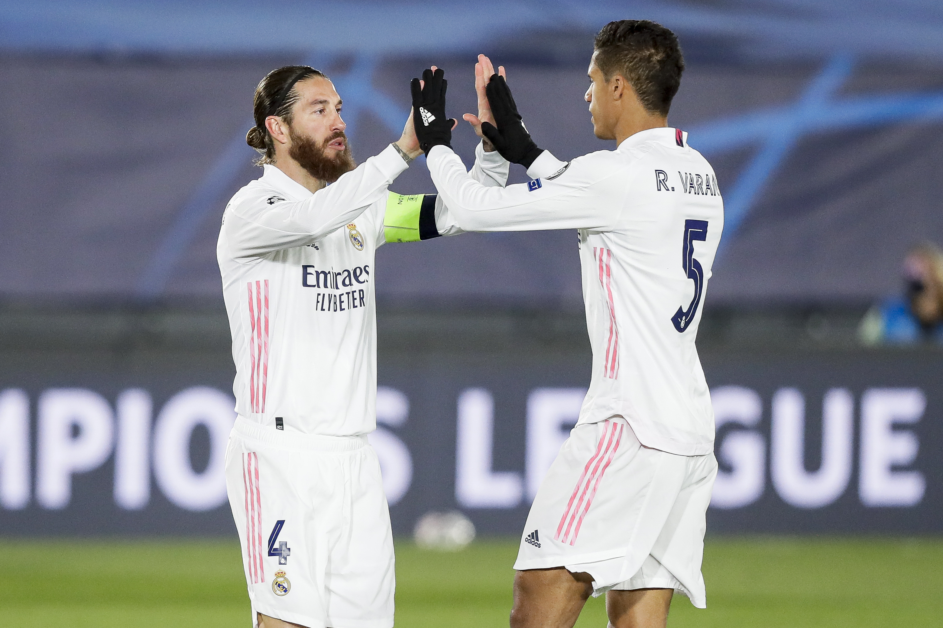 Daripada Sergio Ramos, Real Madrid Lebih Pilih Pertahankan Raphael Varane
