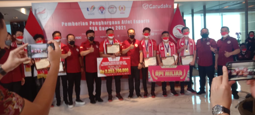 Banjir Bonus dari PBESI untuk Atlet Esports Berprestasi