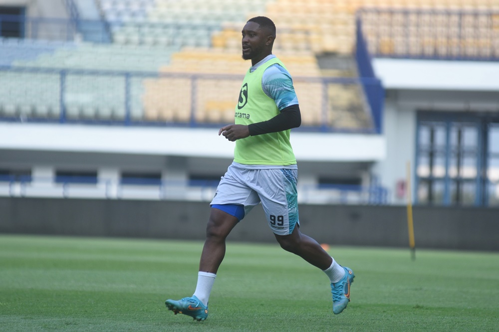 Levy Madinda Siap Turun Melawan Bali United