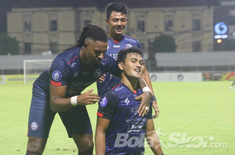 Hasil Liga 1: Arema FC Menang Geser Persib, Persik dan Persipura Ditahan Imbang