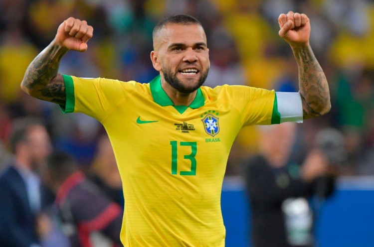 Tite Ungkap Alasan Panggil Dani Alves ke Brasil untuk Piala Dunia 2022