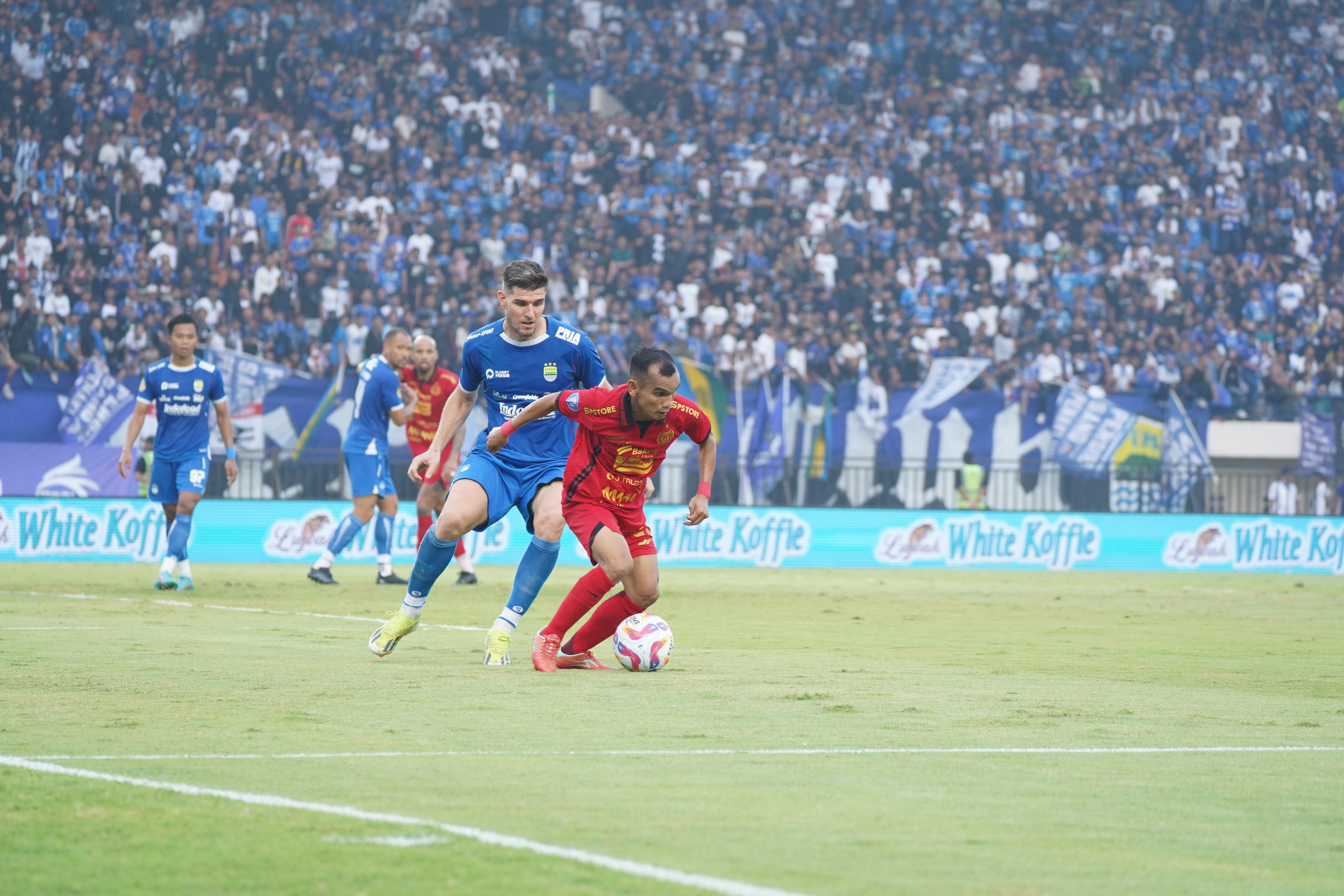 Pelatih Persija Sebut Persib Layak Menang