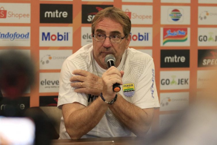 Pelatih Persib Robert Rene Alberts Punya Saran untuk PSSI jika Lanjutkan Liga 1