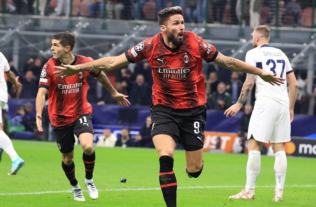 Pelatih PSG Anggap Duel Kontra Milan Bukan Sepak Bola, tetapi Pertandingan Tenis