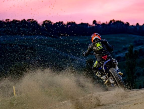  Hampir Dua Tahun Absen, Valentino Rossi Berlatih Motocross bersama Andrea Dovizioso