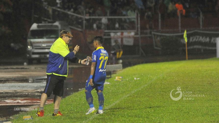 Komentar Robert Rene Alberts Usai Persib Ditahan Semen Padang