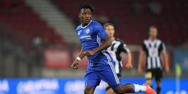 Batshuayi Semakin Berkembang di Tangan Conte