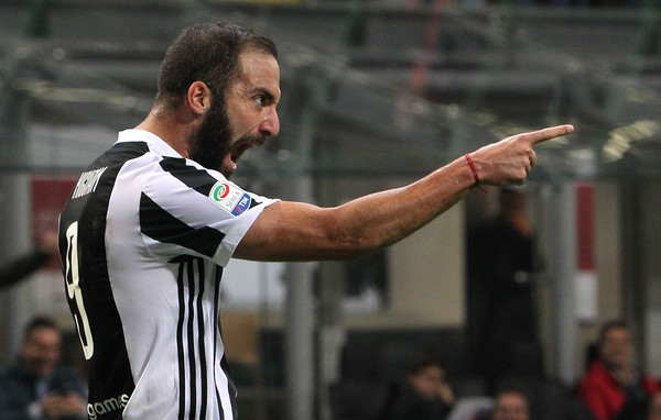 Higuain Samai Rekor Ibrahimovic, Cavani Membayangi