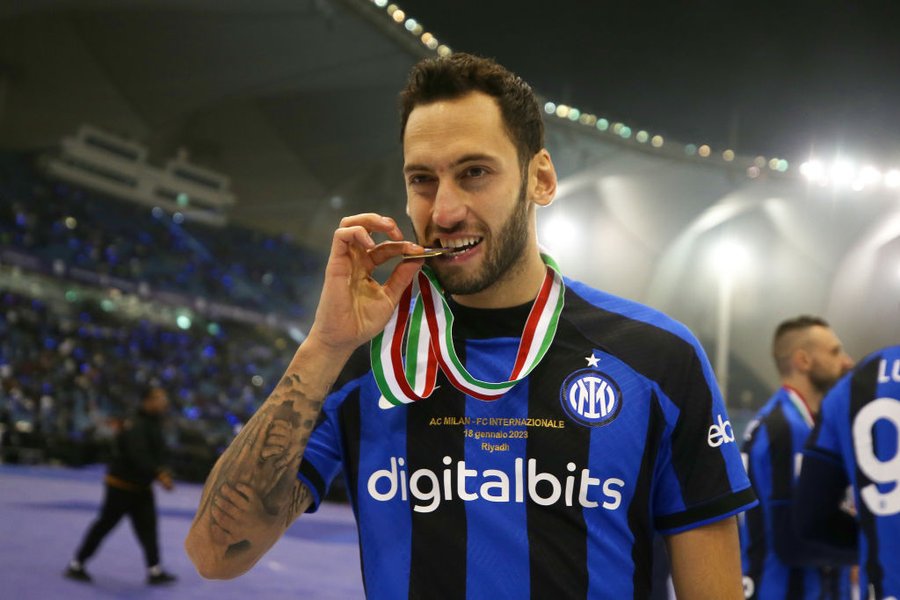 Upaya Duo Milan Mempertahankan Pemain Andalan