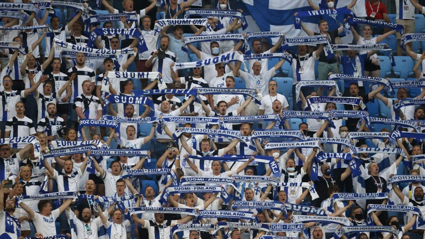 Suporter Finlandia Bawa Pulang COVID-19 dari Rusia