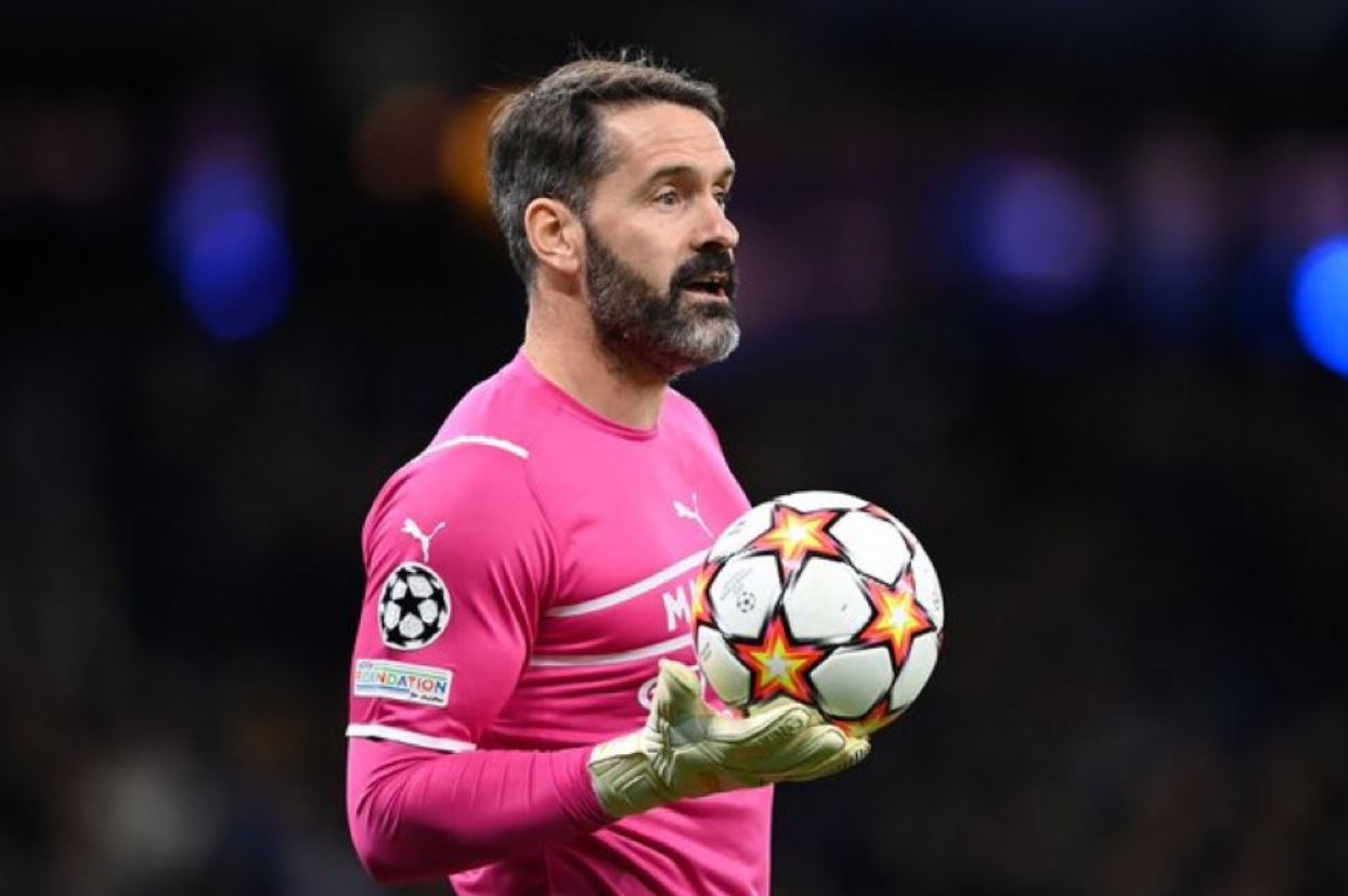 Samai Catatan Paolo Maldini di Liga Champions, Scott Carson Balas Sindiran Warganet