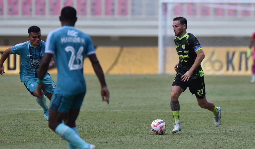 Imbang Lawan PSBS, Persib Soroti Kinerja Wasit dan Lapangan Stadion Lukas Enembe