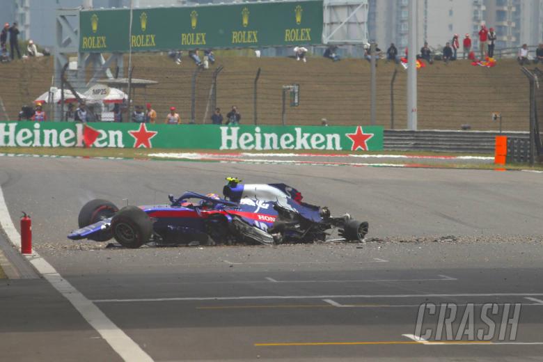 Mobil Pembalap Thailand Ini Ringsek di Putaran ke-1000 F1 di China
