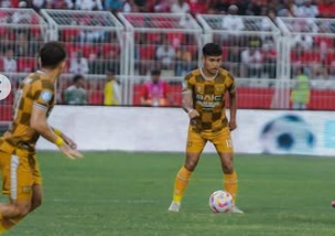 Hasil Liga 1 2024/2025: Persebaya Kalahkan Arema di GBT, Dewa United FC Dapat Satu Poin dari Malut