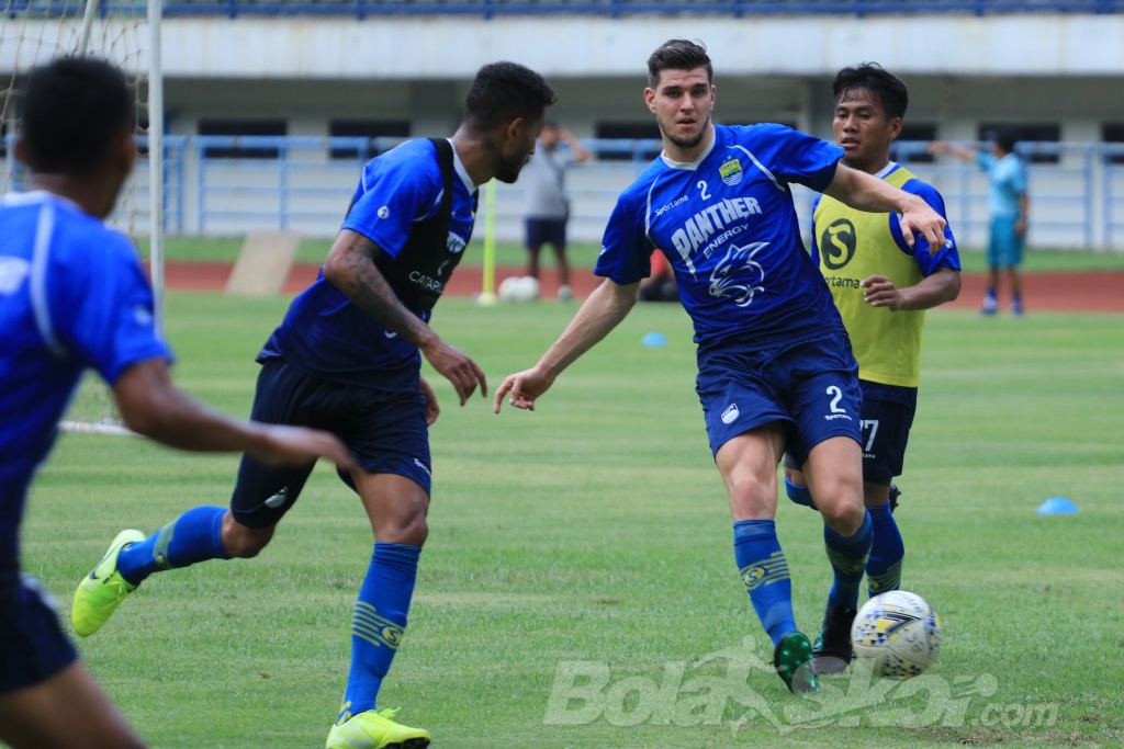 Nick Kuipers Akan Tiba di Bandung, Persib Bersabar Tunggu Wander Luiz