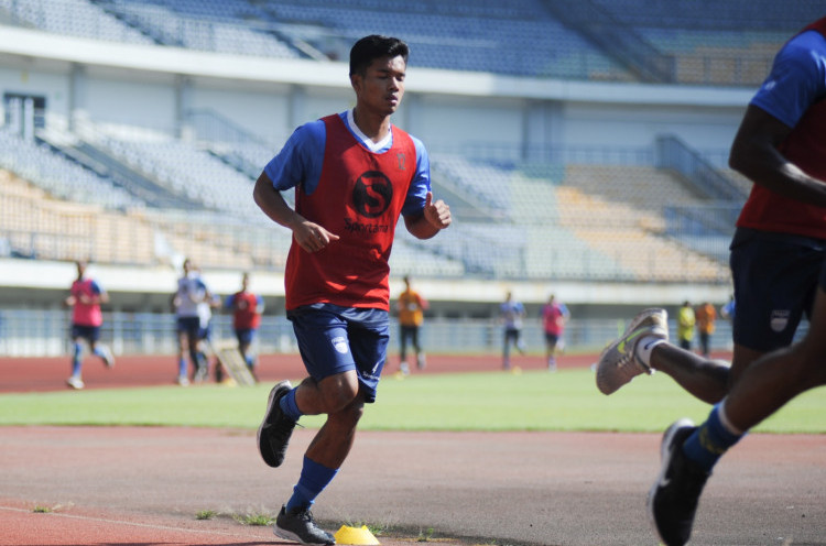 Sambut Liga 1, Bek Muda Persib Jadikan Piala Menpora Jadi Pembelajaran
