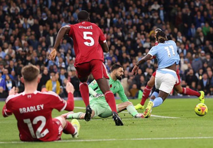 Ketika Jeremy Doku Menjadi Mimpi Buruk untuk Conor Bradley