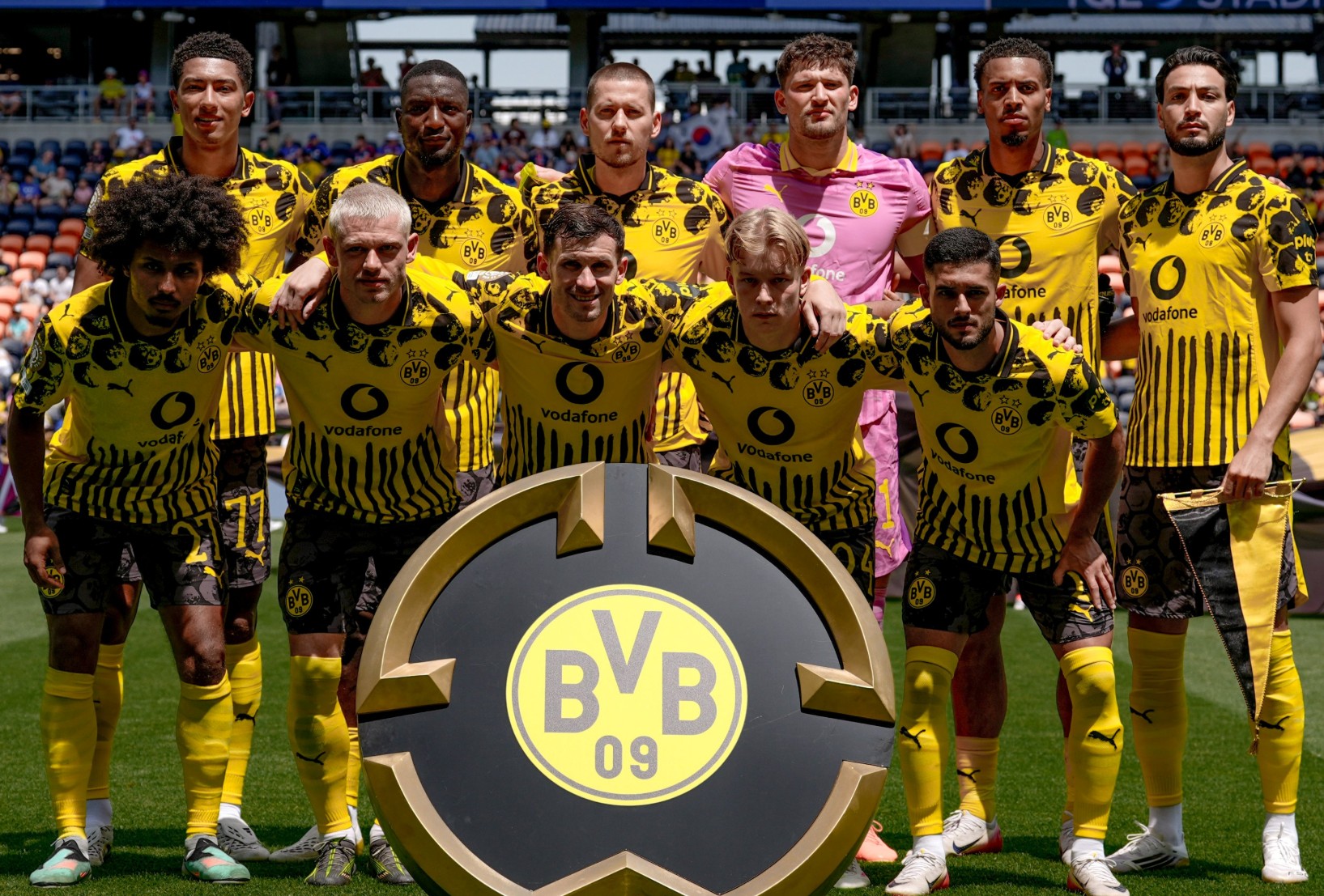 Borussia Dortmund dan Fluminense Melangkah ke 16 Besar