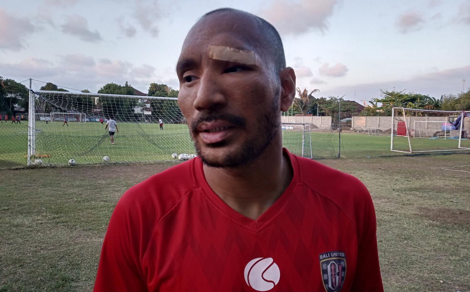 Leonard Tupamahu Jelaskan Kondisinya dan Tegaskan Tak Dendam terhadap Bek Persebaya