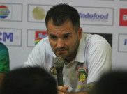 Pelatih Bhayangkara FC, Simon McMenemy Heran dengan Suporter Arema FC