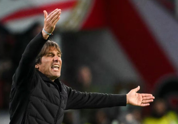 Presiden Napoli Jawab Isu Pengunduran Diri Antonio Conte