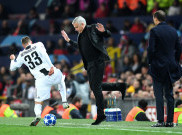 Antonio Conte Bela Aksi Salam Tiga Jari Jose Mourinho di Depan Pendukung Juventus