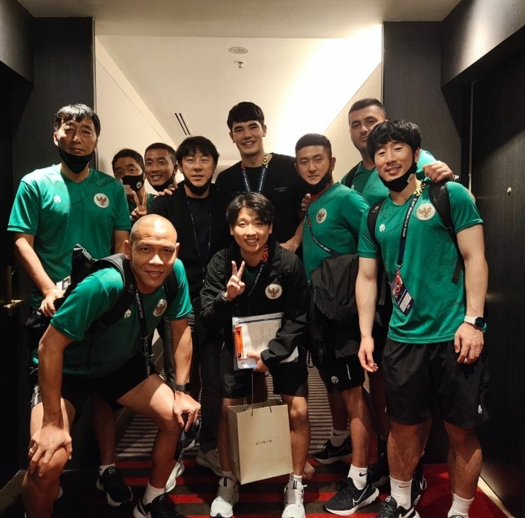 Shin Tae-yong di Mata Elkan Baggott, Pelatih yang Detail
