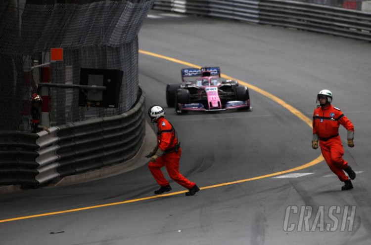 Sergio Perez Nyaris Menabrak Dua Marshal di F1 GP Monako