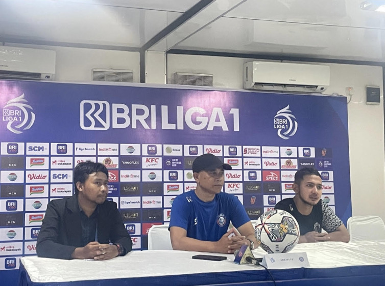 Kerap Jadi Momok, Pelatih Arema FC Mengulas Kekuatan Borneo FC