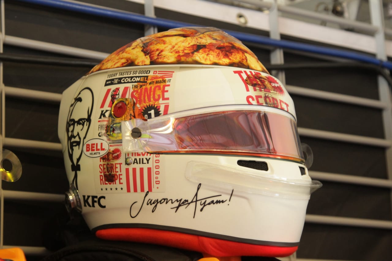 Banyak Ayam Goreng di Helm Baru Sean Gelael