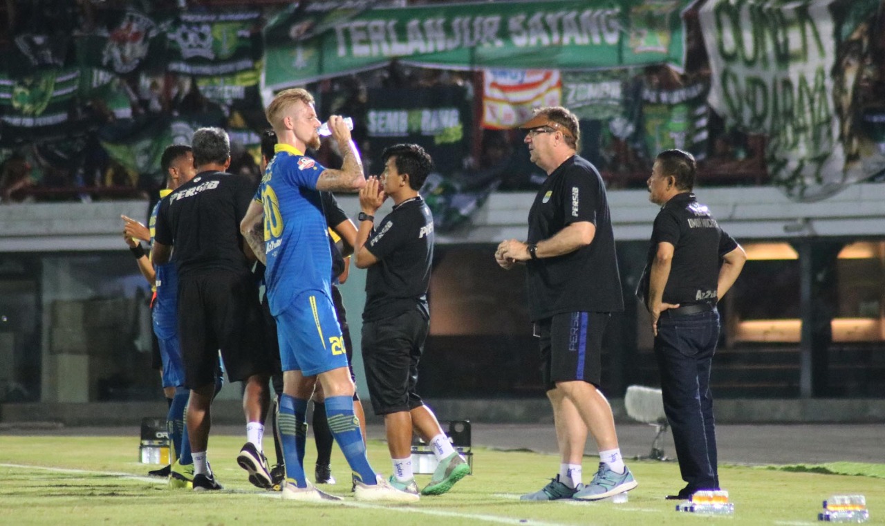 Robert Rene Alberts: Persib Tunjukkan Mental dan Pantas Menang atas Persebaya