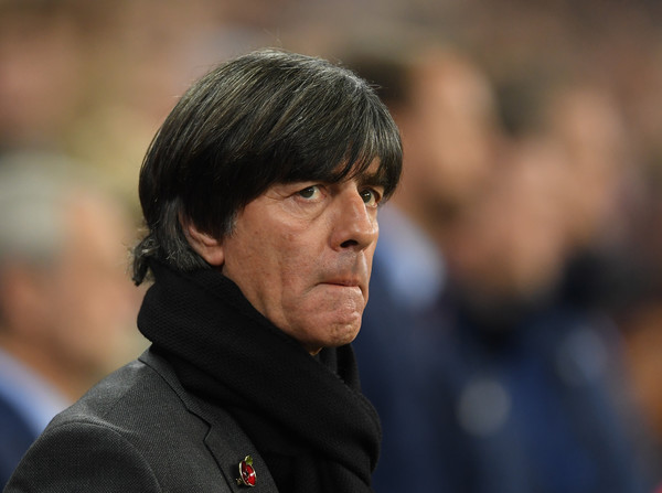 Tahun Kelam Sepak Bola Jerman, Kursi Low Main Panas