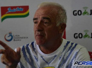 Pelatih Persib Berikan Komentar Terkait Kerusuhan Penonton Lawan Arema FC