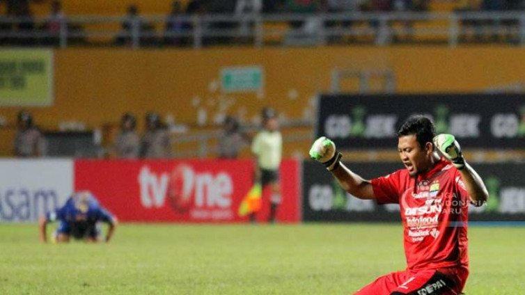 Disejajarkan dengan David De Gea, Ini Ungkapan Kiper Persib Bandung