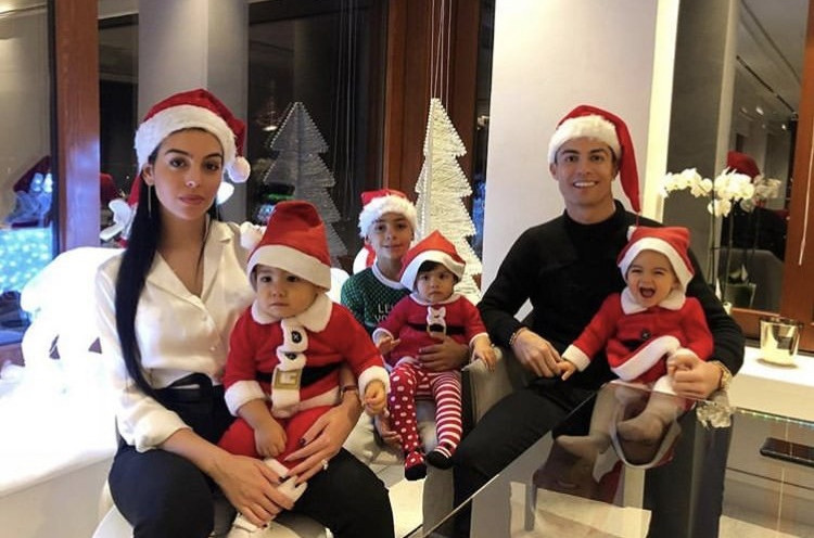 Cara Cristiano Ronaldo Habiskan Natal Bersama Keluarga