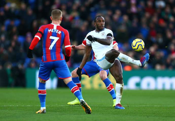 Rayakan Natal, Lamborghini Penyerang West Ham United Terobos Rumah Orang