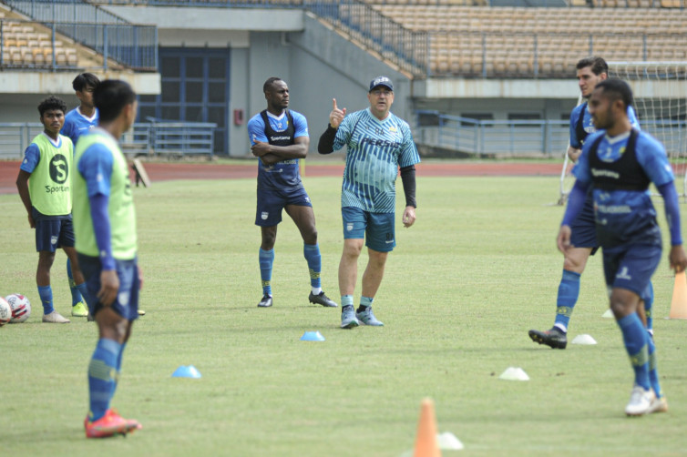 Bobotoh Tanya Training Ground, Pelatih Persib: Uang Tidak Mudah Datang