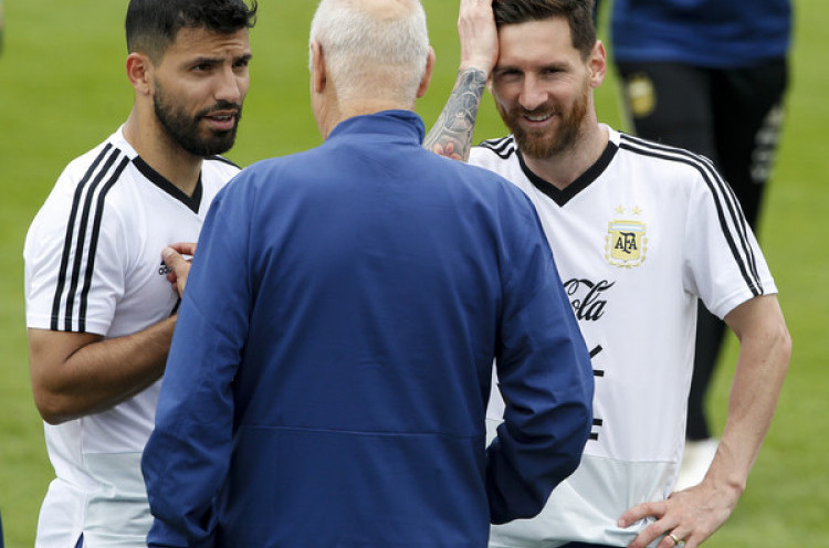Sergio Aguero Bantah Sebut Lionel Messi Tidak Pantas Meraih Ballon d'Or 2019