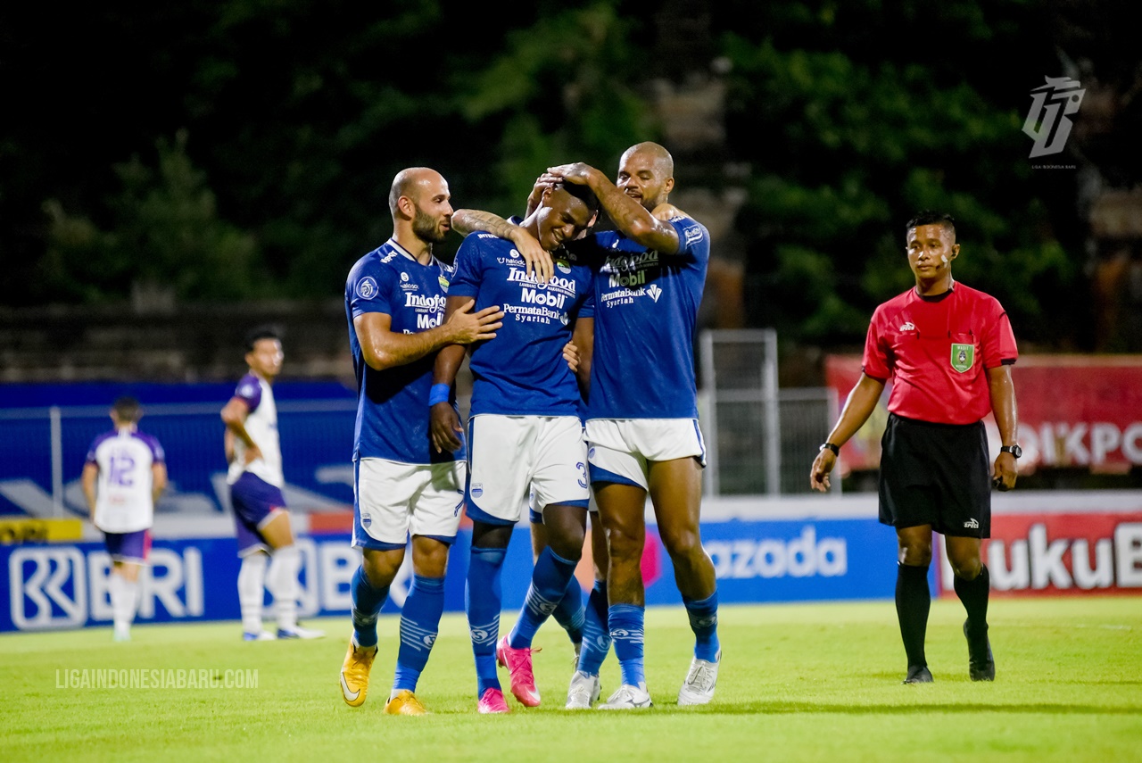Kalahkan Persita, Robert Rene Alberts Soroti Minimnya Peluang Persib