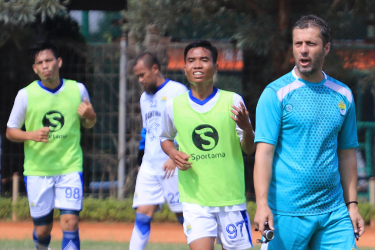 Pelatih Persib Rencanakan Dua Kali TC, Manajemen yang Menentukan