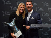 Cristiano Ronaldo Raih Penghargaan Pemain Terbaik Eropa 2016