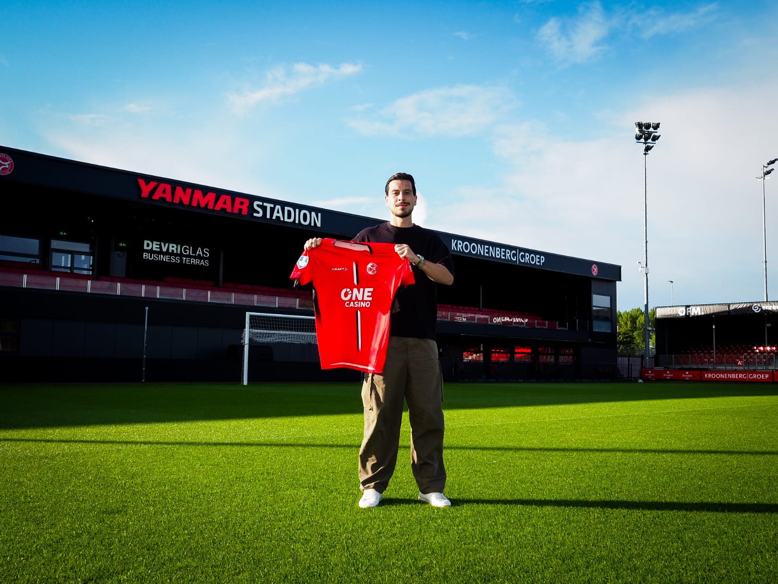 Akhiri Status Tanpa Klub, Thom Haye Gabung Tim Eredivisie Almere City FC