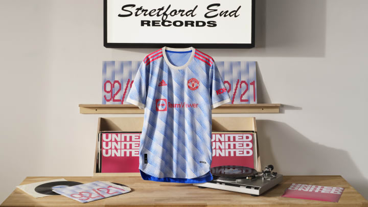 Corak Biru Muda di Jersey Tandang Terbaru Manchester United