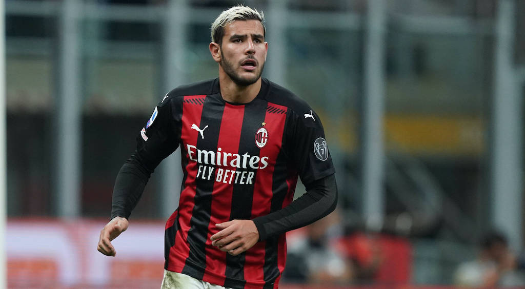 PSG Berniat Bajak Bek Sayap Andalan AC Milan