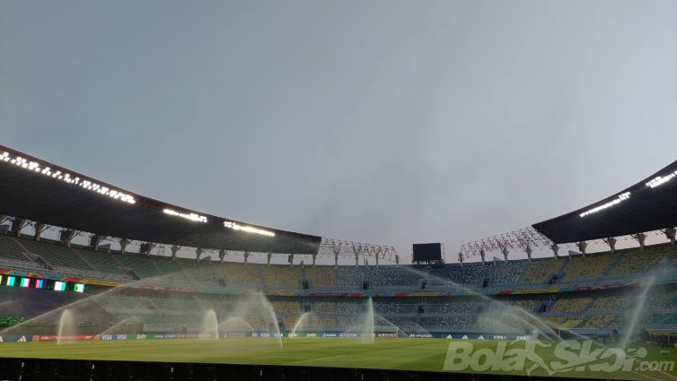 Bukan Rumput, Hospitality Penonton yang Harus Dievaluasi