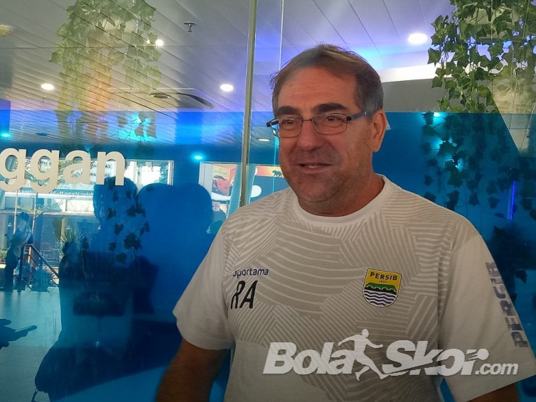 Bersikeras Liga 1 2020 Dilanjutkan, Pelatih Persib Robert Rene Alberts Sindir 12 Klub