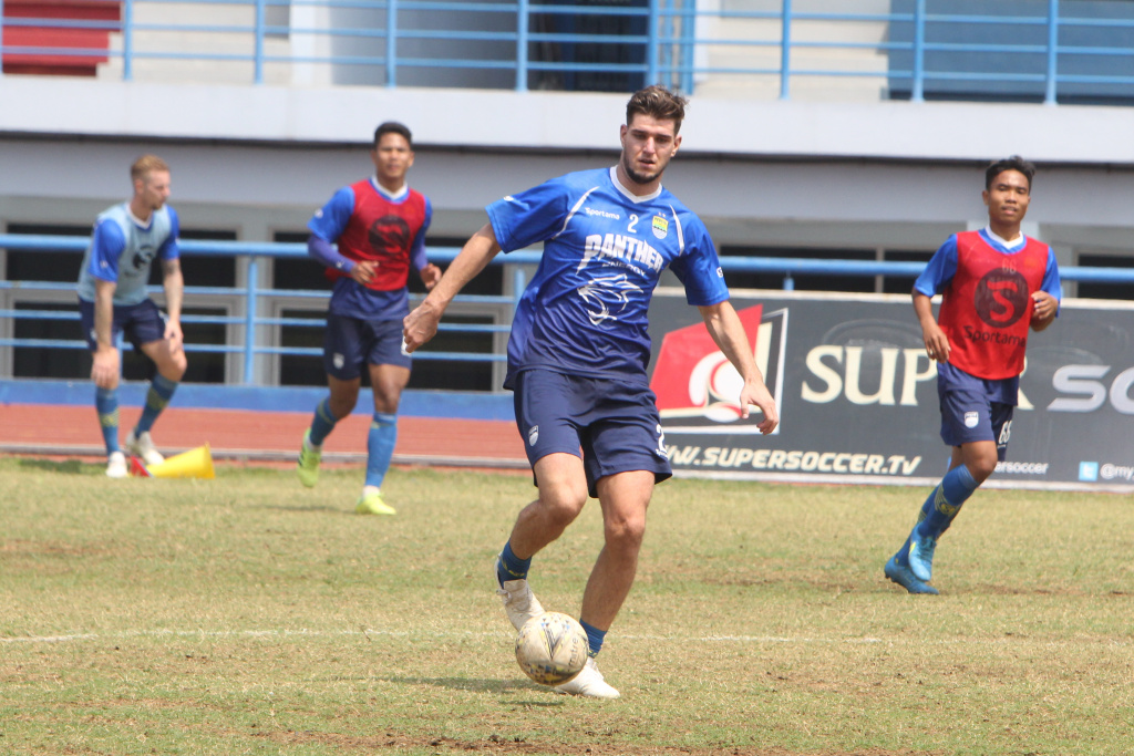 Persib Main Tandang Lawan Madura, Nick Kuipers Tak Ragu dengan Dukungan Bobotoh